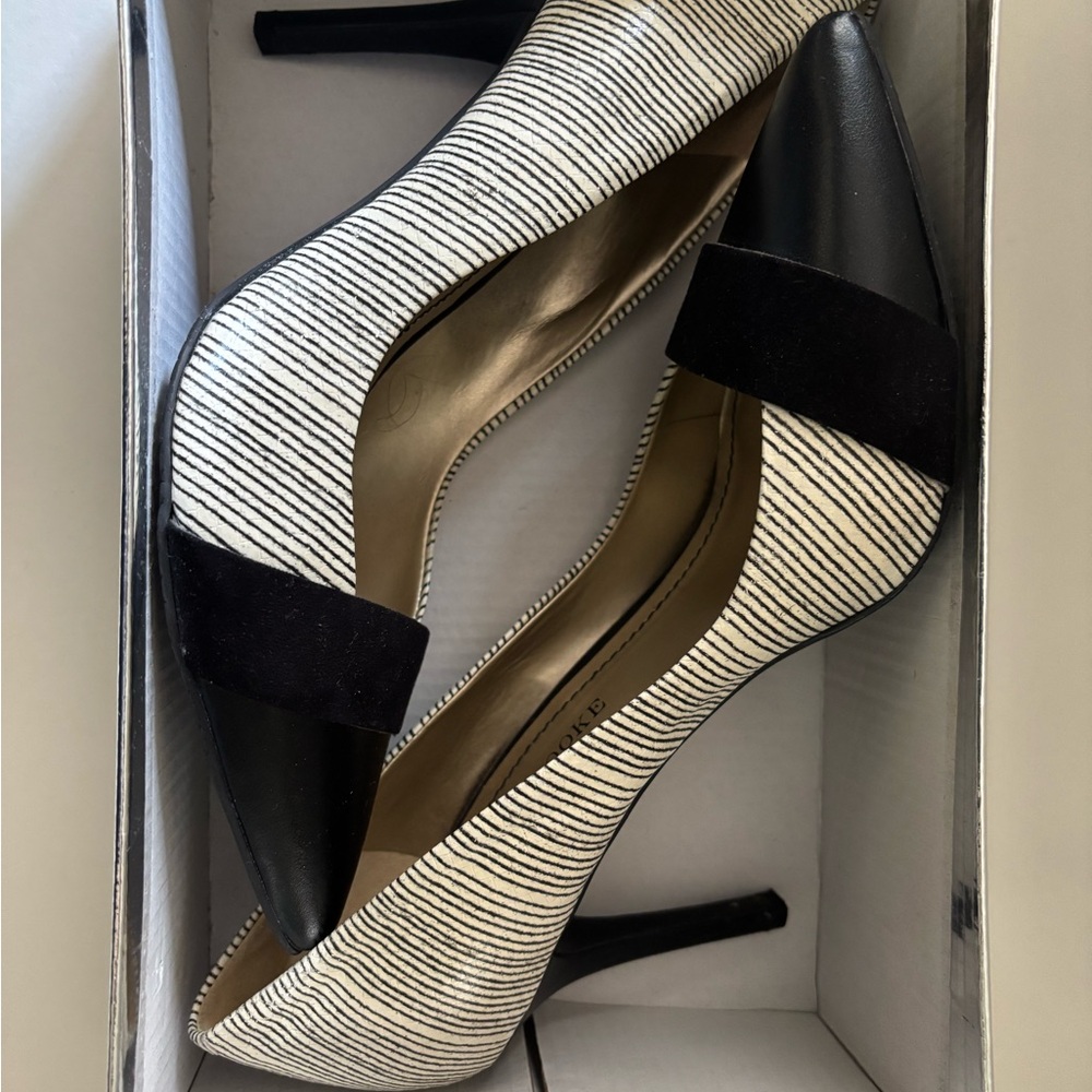 AUDREY BROOKE black and white striped Abbie leather heel. Size is 8.5 M - Picture 2 of 8
